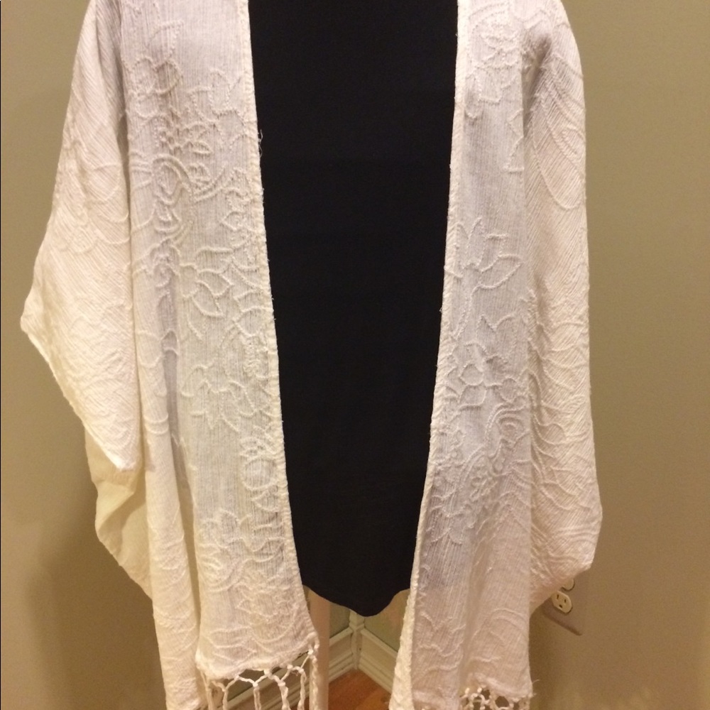 Fringed cover - Picture 2 of 5